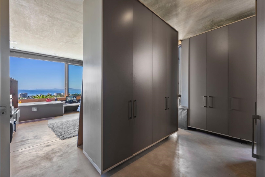 5 Bedroom Property for Sale in Green Point Western Cape